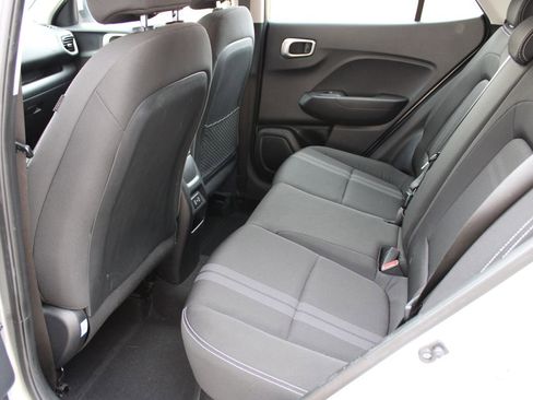 Used 2024 Hyundai Venue SEL image 6