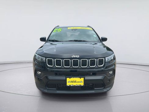 Used 2025 Jeep Compass Latitude AWD/4WD image 2