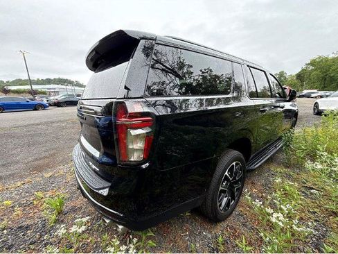 Used 2023 Chevrolet Suburban RST w/ Sport Performance Package AWD/4WD image 2