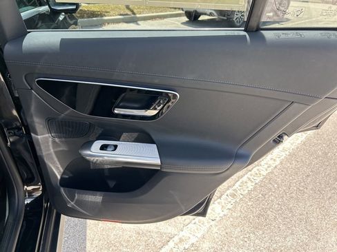 Used 2024 Mercedes-Benz GLC 300 4MATIC image 37