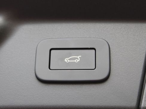 New 2026 Land Rover Range Rover Velar Dynamic SE AWD/4WD image 23