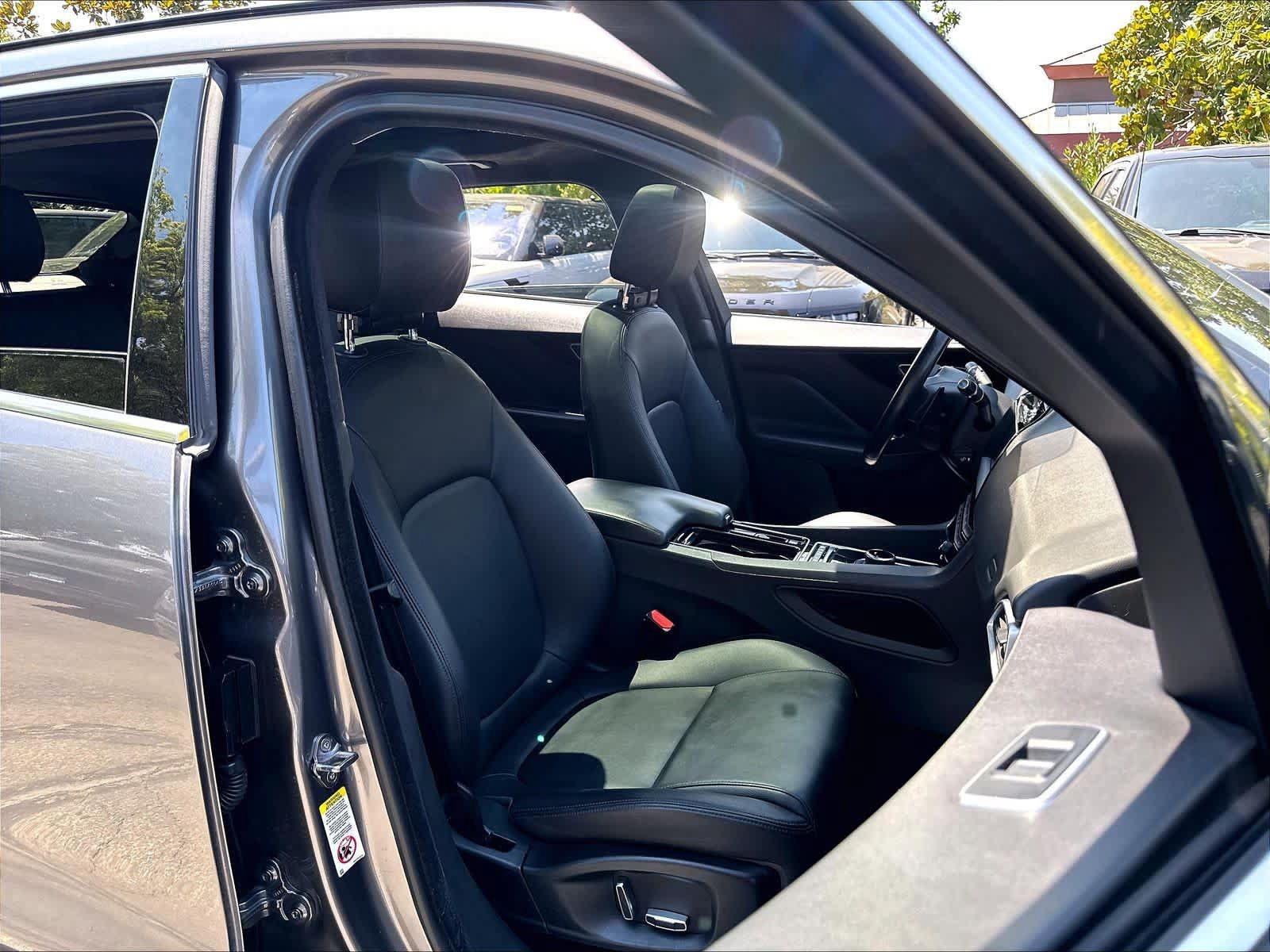 Used 2019 Jaguar F-PACE Premium AWD/4WD image 10