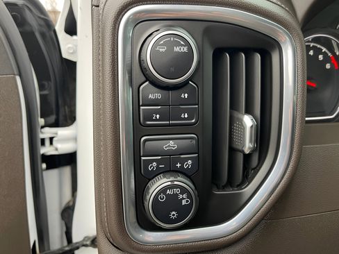 Used 2022 Chevrolet Silverado 1500 LT image 11