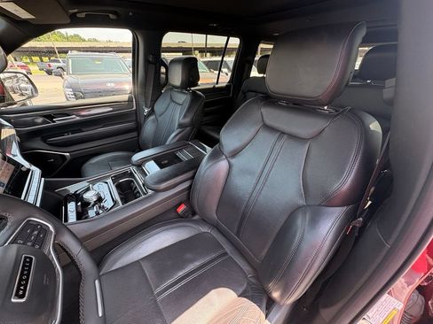 Used 2022 Jeep Wagoneer Series III w/ Premium Group I AWD/4WD image 22