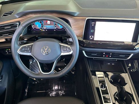 New 2026 Volkswagen Atlas SE image 13
