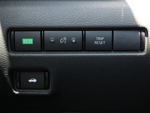 Used 2024 Nissan Sentra SV FWD image 22