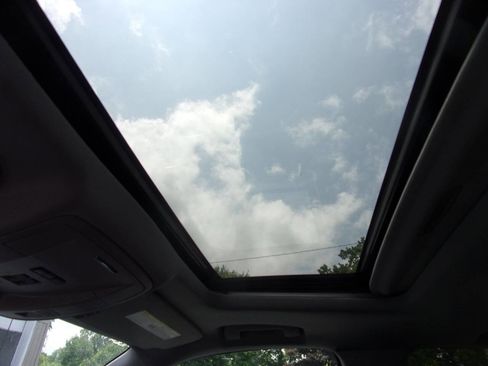 Used 2015 GMC Sierra 1500 SLT w/ SLT Crew Cab Value Package image 27