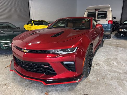 Used 2016 Chevrolet Camaro SS image 2