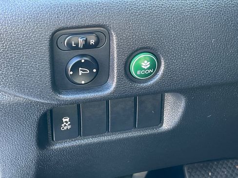 Used 2017 Honda Pilot LX image 29