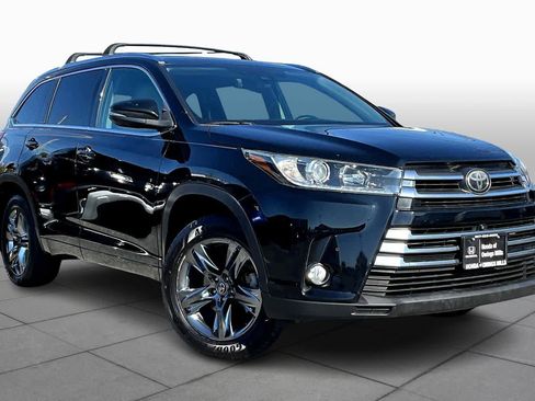 Used 2017 Toyota Highlander Limited Platinum image 2