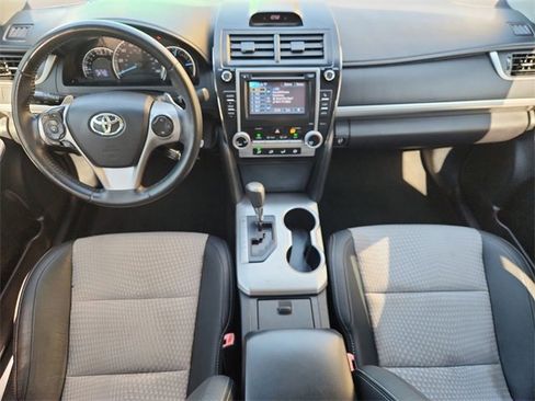 Used 2014 Toyota Camry SE image 17