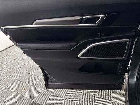 Used 2023 Kia Telluride S image 12