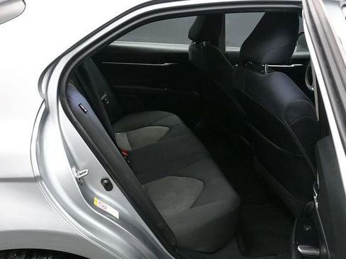 Used 2018 Toyota Camry LE image 11