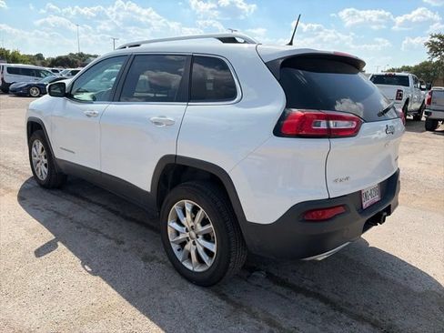 Used 2017 Jeep Cherokee Limited w/ Luxury Group AWD/4WD image 3
