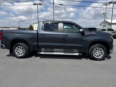 Used 2021 Chevrolet Silverado 1500 LT image 2