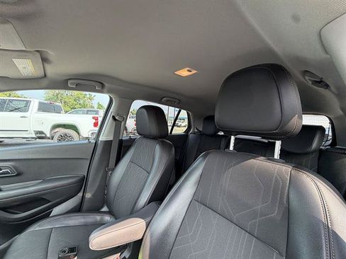Used 2019 Chevrolet Trax LT w/ LT Convenience Package AWD/4WD image 24