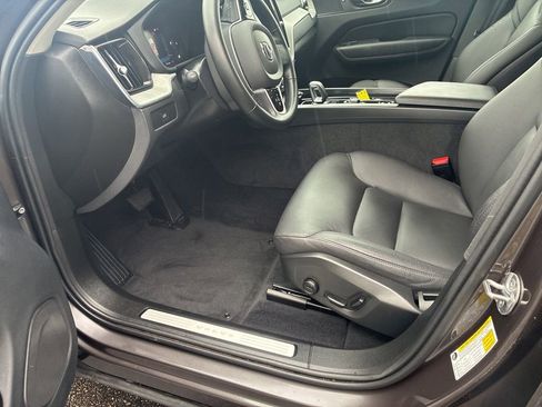 Certified 2025 Volvo XC60 B5 Plus AWD/4WD image 7