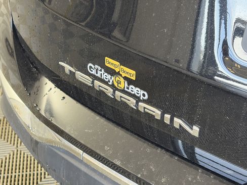 Used 2022 GMC Terrain SLT image 16