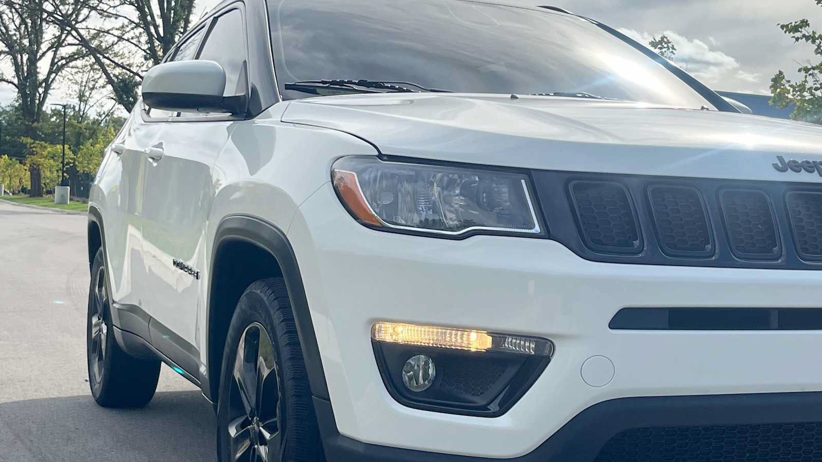 Used 2018 Jeep Compass Latitude w/ Popular Equipment Group FWD image 22