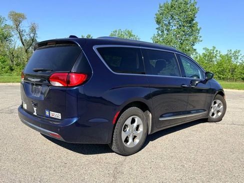 Used 2017 Chrysler Pacifica Touring-L Plus FWD image 5