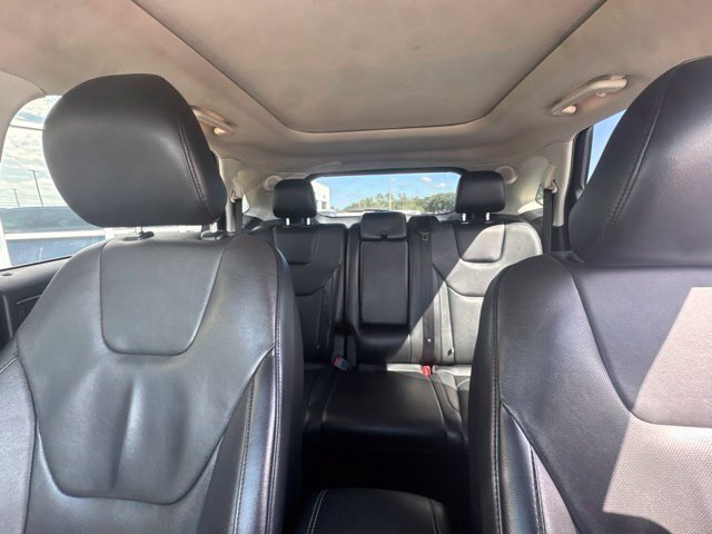 Used 2018 Ford Edge Titanium w/ Equipment Group 301A AWD/4WD image 18