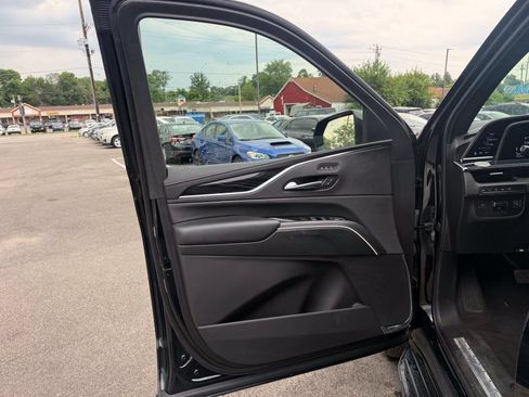 Used 2023 Cadillac Escalade ESV Sport AWD/4WD image 12