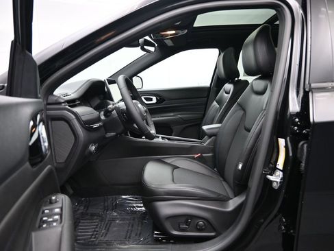 New 2025 Jeep Compass Latitude w/ Sun & Sound Group image 25