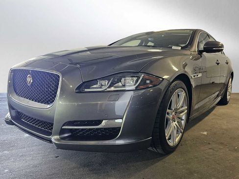 Used 2019 Jaguar XJ R-Sport image 7