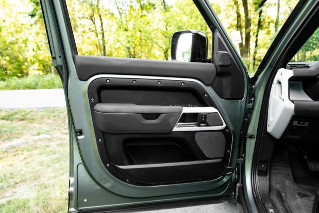 Used 2023 Land Rover Defender 110 X-Dynamic SE AWD/4WD image 45