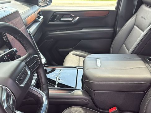Used 2025 GMC Yukon Denali w/ Sun & Power Step Package AWD/4WD image 15