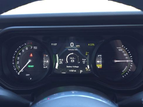 Used 2025 Jeep Wrangler Unlimited Sahara AWD/4WD image 22