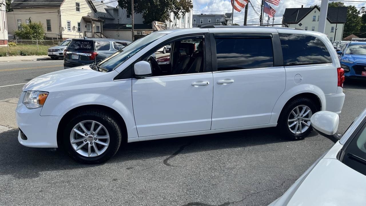 Used 2020 Dodge Grand Caravan SXT FWD image 2