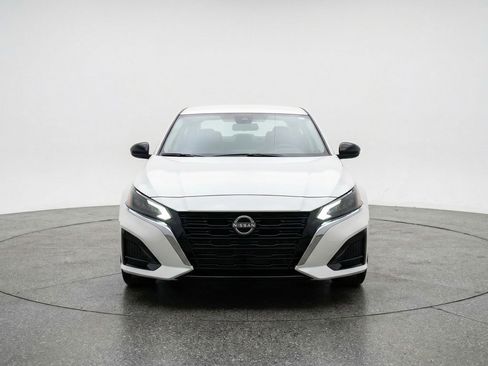 Used 2025 Nissan Altima 2.5 SV image 2