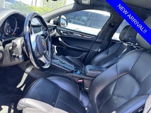 Used 2018 Porsche Macan AWD/4WD image 3