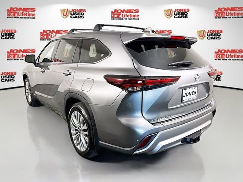 Used 2026 Toyota Highlander Platinum AWD/4WD image 2
