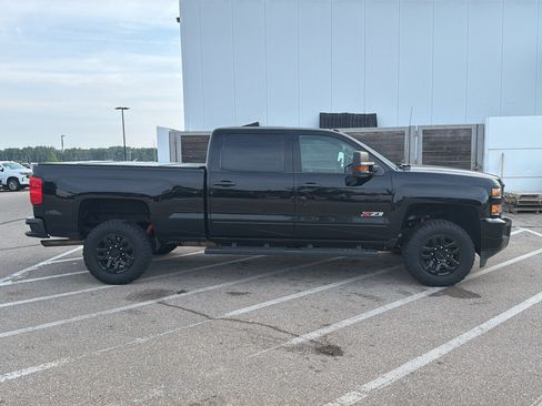 Used 2017 Chevrolet Silverado 2500 LT w/ Midnight Edition AWD/4WD image 7
