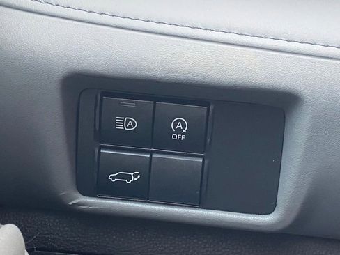 Used 2023 Toyota Highlander LE image 24