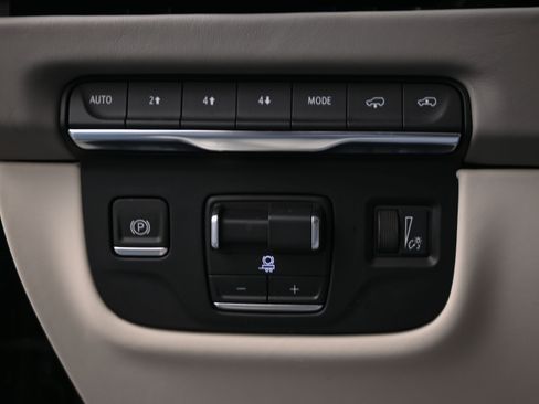 Used 2025 Cadillac Escalade ESV Sport Platinum image 30