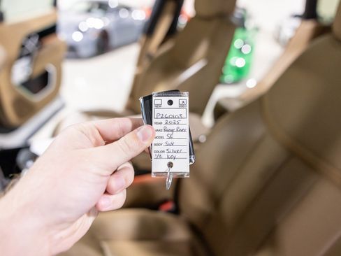 Used 2025 Land Rover Range Rover SE image 48