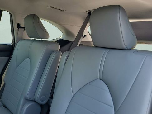 Used 2023 Toyota Highlander XLE image 13