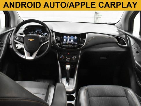 Used 2022 Chevrolet Trax LT w/ LT Convenience Package AWD/4WD image 2