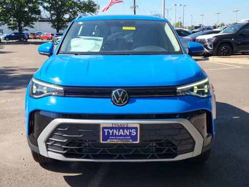 New 2025 Volkswagen Taos SE image 6