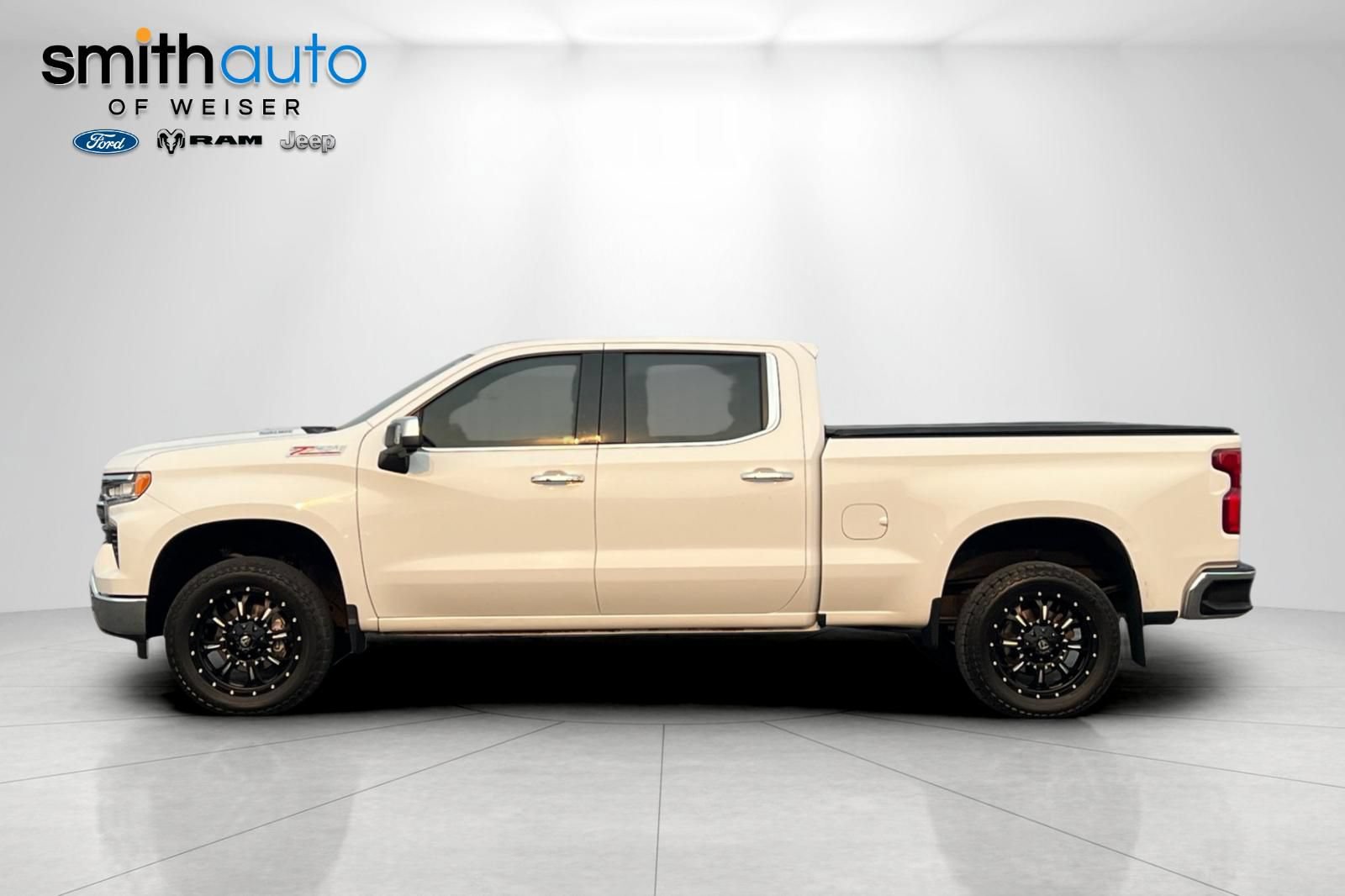 Used 2023 Chevrolet Silverado 1500 LTZ w/ Technology Package AWD/4WD image 8