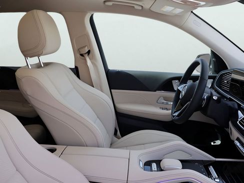 New 2026 Mercedes-Benz GLS 450 4MATIC image 10