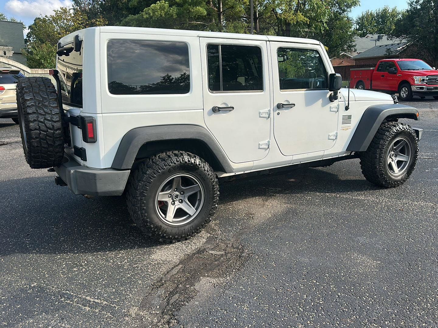 Used 2013 Jeep Wrangler Unlimited Sahara AWD/4WD image 3