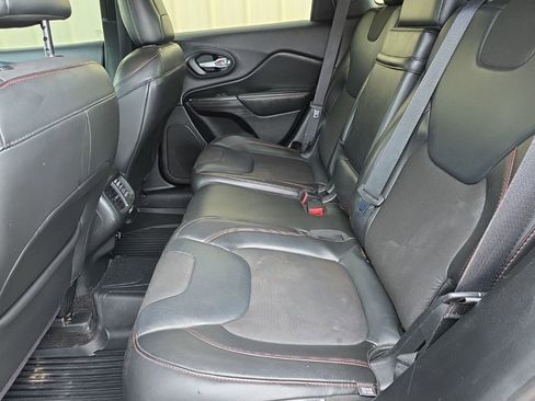 Used 2015 Jeep Cherokee Trailhawk AWD/4WD image 19