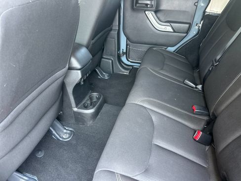 Used 2014 Jeep Wrangler Unlimited Rubicon w/ Connectivity Group AWD/4WD image 12