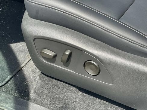 Used 2026 GMC Acadia Elevation w/ Elevation Premium Package FWD image 16