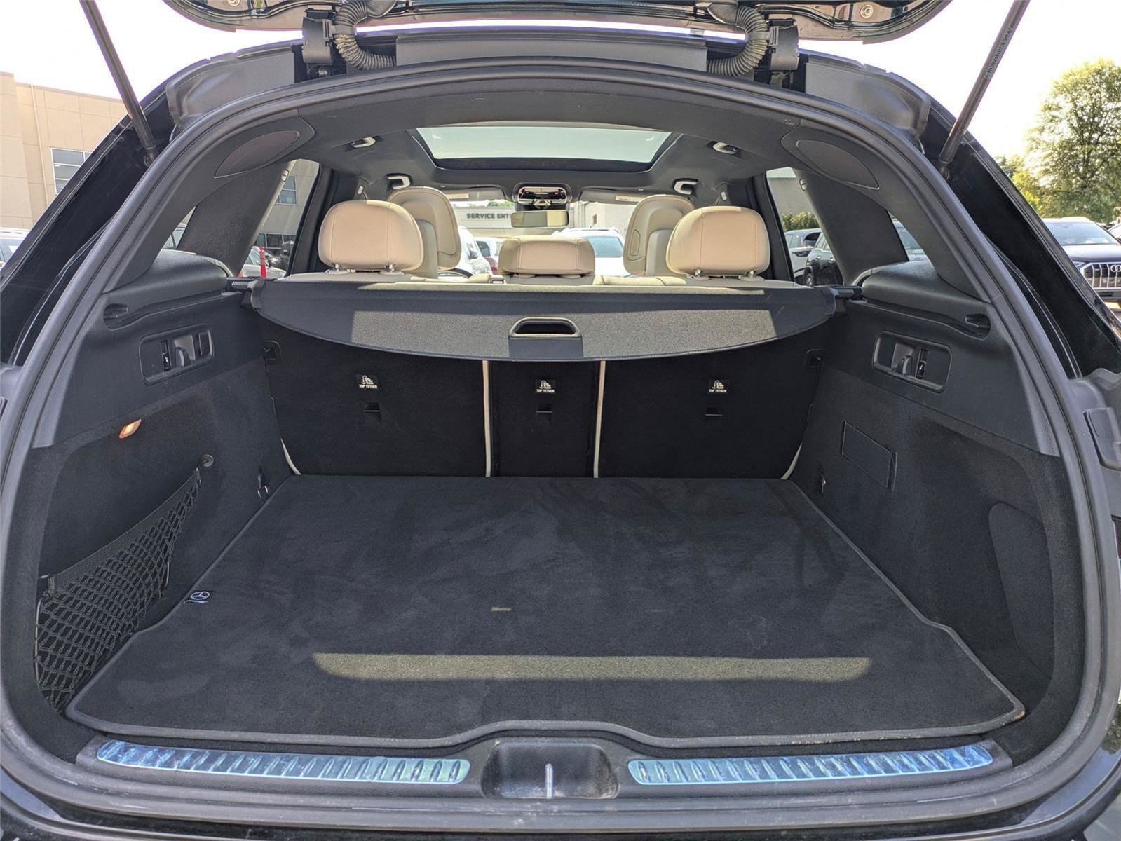 Used 2024 Mercedes-Benz GLC 300 4MATIC image 30