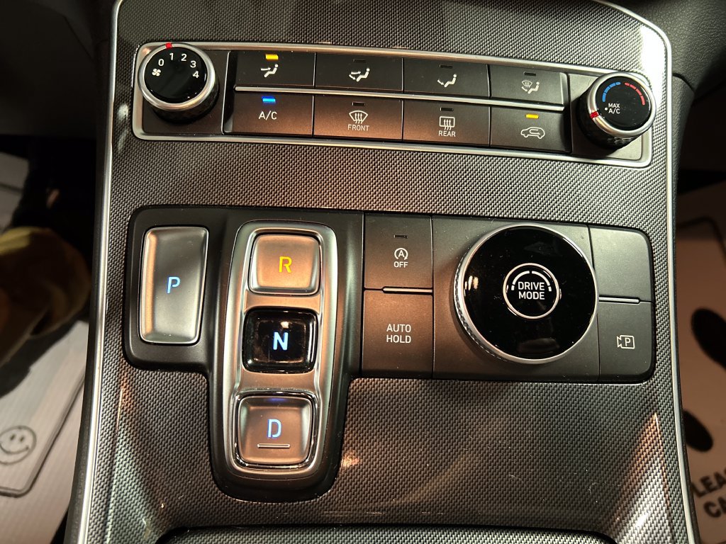 Used 2023 Hyundai Santa Fe SE FWD image 17